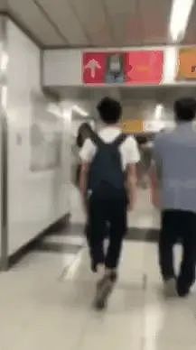 日本英国频现痴汉“撞男”，和受害者女性擦肩路过时，故意用肩膀手臂撞击女生胸部（组图） - 10