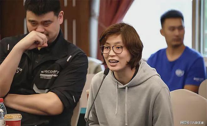 姚明女儿近照曝光!14岁身高近2米,体重近200斤,不打篮球可惜了(组图) - 1