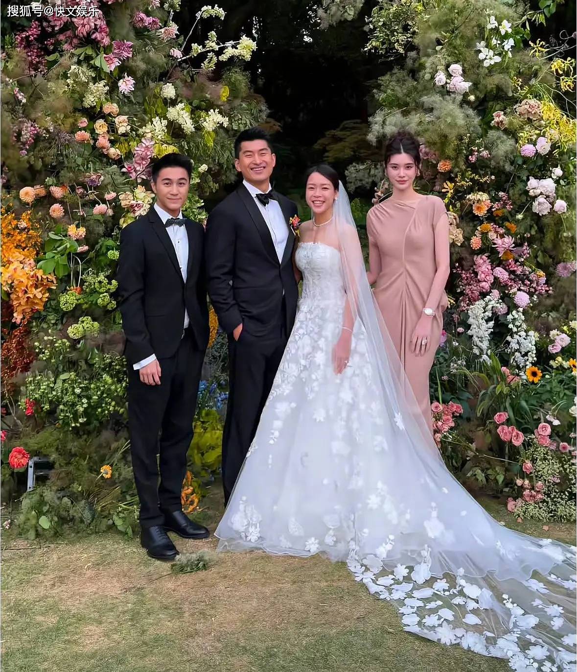 何猷君夫妇出席婚礼，奚梦瑶穿粉色长裙美如画（组图） - 1