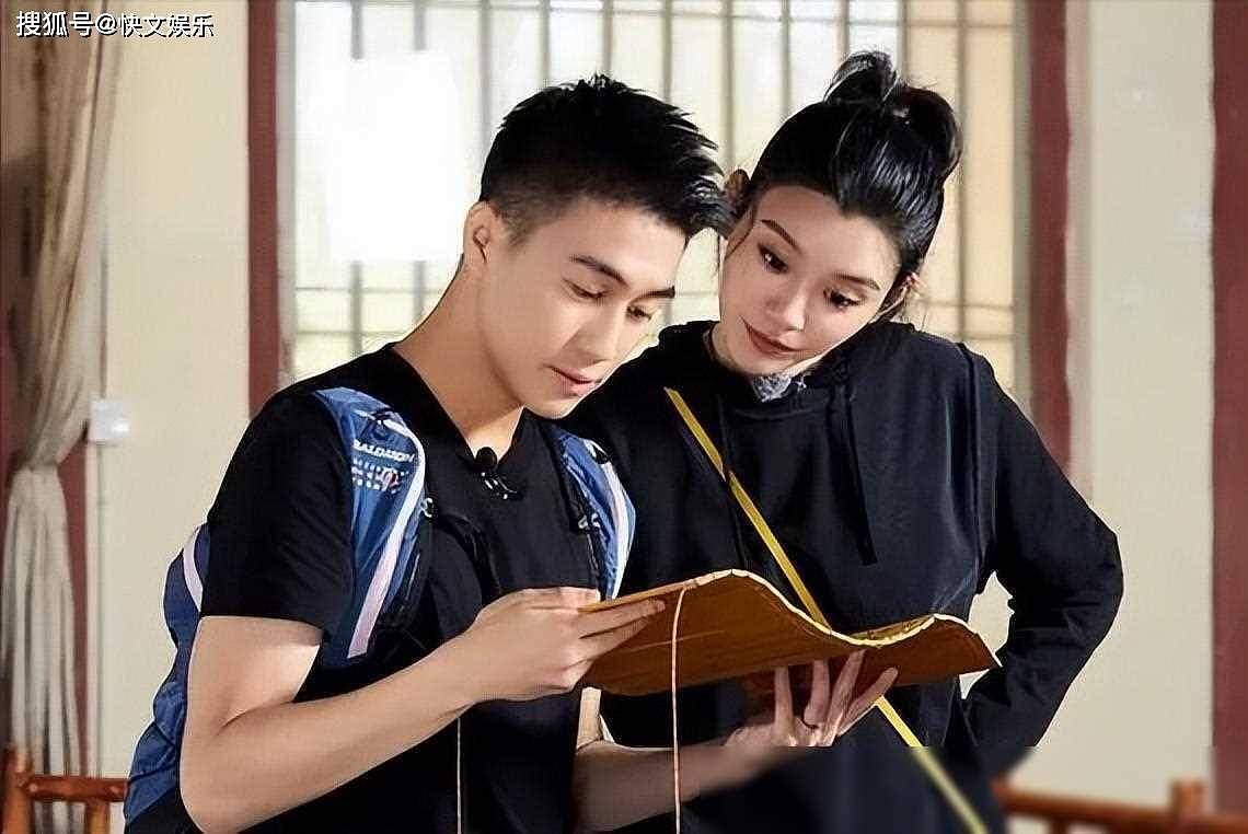 何猷君夫妇出席婚礼，奚梦瑶穿粉色长裙美如画（组图） - 4