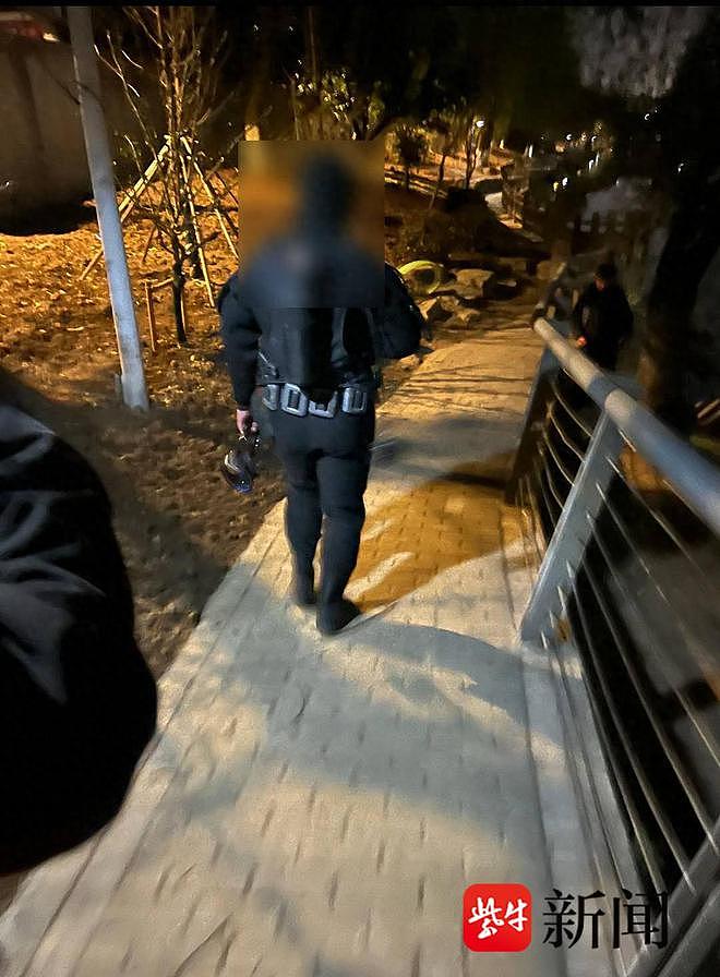 手机落水花500元请打捞队搜寻未果，隔天定位出现在卖场，男子质疑“水下打捞”有猫腻（组图） - 1