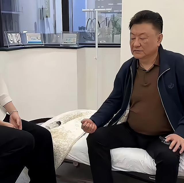 61岁王宁赴日本换血，金龟子陪同，手术画面曝光，知情者透更多（组图） - 4