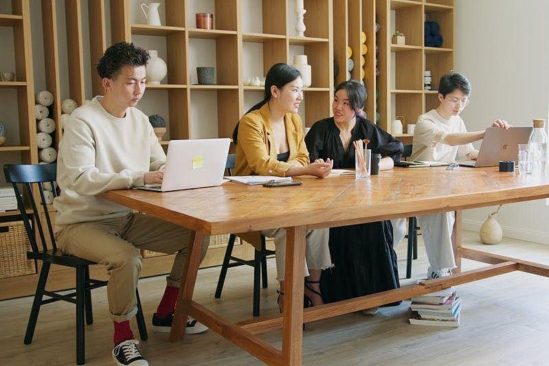 华人女孩夺澳洲万人企业年度员工奖，她分享出众3关键特质（视频/组图） - 1