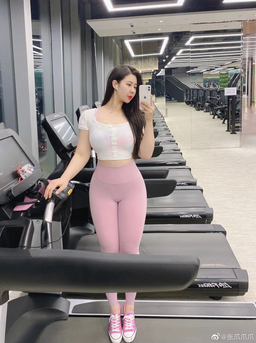 【美女】D杯山东大妞，晒尤物级身材，网友：这才是纯欲界的天花板（组图） - 3