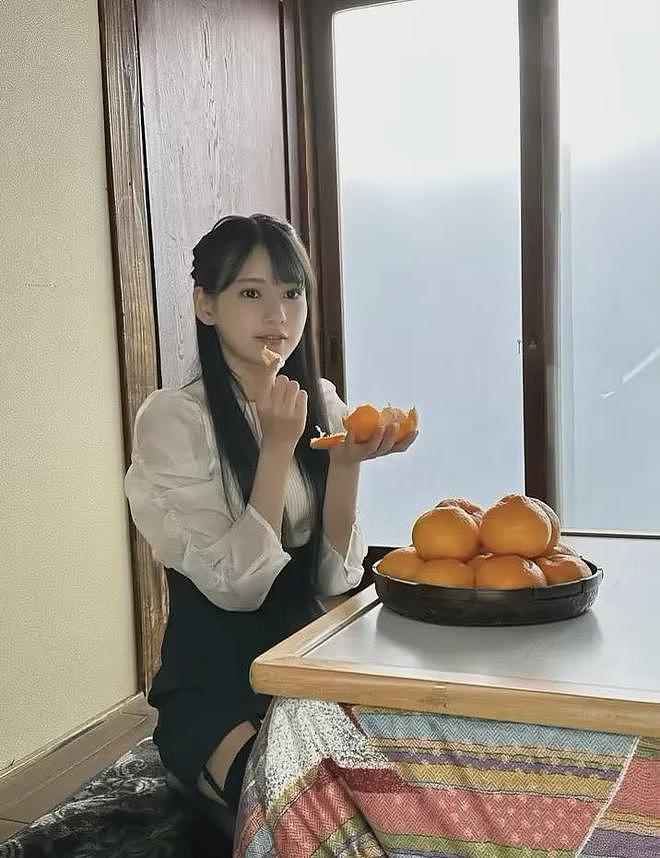 【美女】高颜值女艺人，明眸皓齿，笑容可人，纤纤细腰让人禁不住把玩（组图） - 4