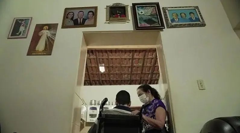 偏远小镇被“血脉诅咒”,50岁就瘫痪?然而她发现,这里有种从来没人听过的病...(组图) - 5
