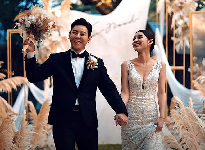 张兰牵着孙子逛公园,感叹新的生活开始,汪小菲婚礼将至状态极佳(组图) - 15