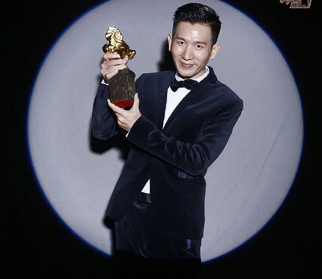 导演赵德胤被扒！主动为吸毒演员开脱，与赵丽颖绯闻传一年不澄清（组图） - 9