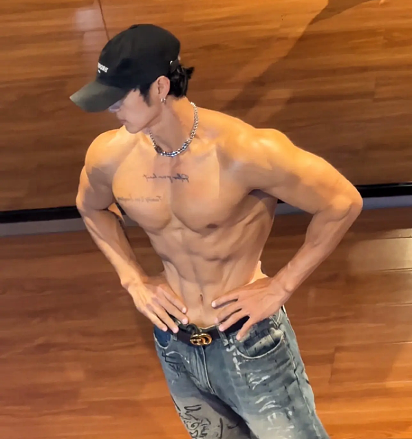 【帅哥】25岁唐山模特NPC,倒三角胸肌人鱼线,这胸肌被保洁大妈偷袭摸擦(组图) - 3