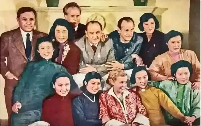 老演员们的罕见旧照，99%的人从未见过（组图） - 15