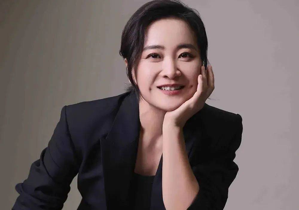 贾玲这个咖位的导演?女明星会有更年期...(组图) - 2