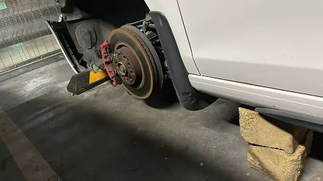 豪车丛中偏偷老车?堪培拉深夜上演轮胎盗窃奇案!(组图) - 4