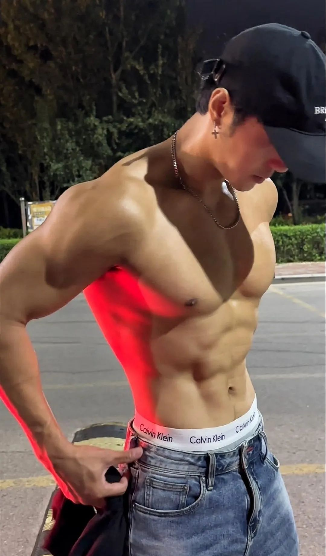 【帅哥】25岁唐山模特NPC,倒三角胸肌人鱼线,这胸肌被保洁大妈偷袭摸擦(组图) - 4