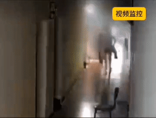武汉某大学,室友冲电瓶车爆炸,21岁男生全身90%面积烧伤,跌进绝望深渊(组图) - 6