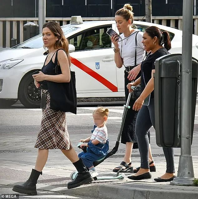 德普前妻又喜迎龙凤胎,疑又是前男友马斯克的?网友:子女数量快数不过来了...(组图) - 16