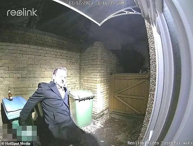 接触仅3次，妹子被男同事疯狂痴缠！各种求爱不得，他带着一堆避孕套闯进她家...（组图） - 7