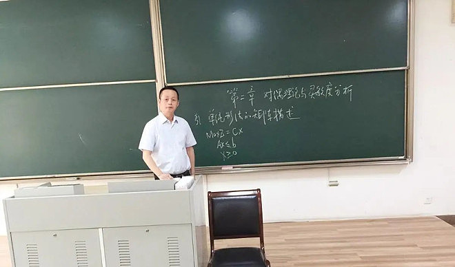 章丽厚：刘强东的老丈人，章泽天的爸（组图） - 2