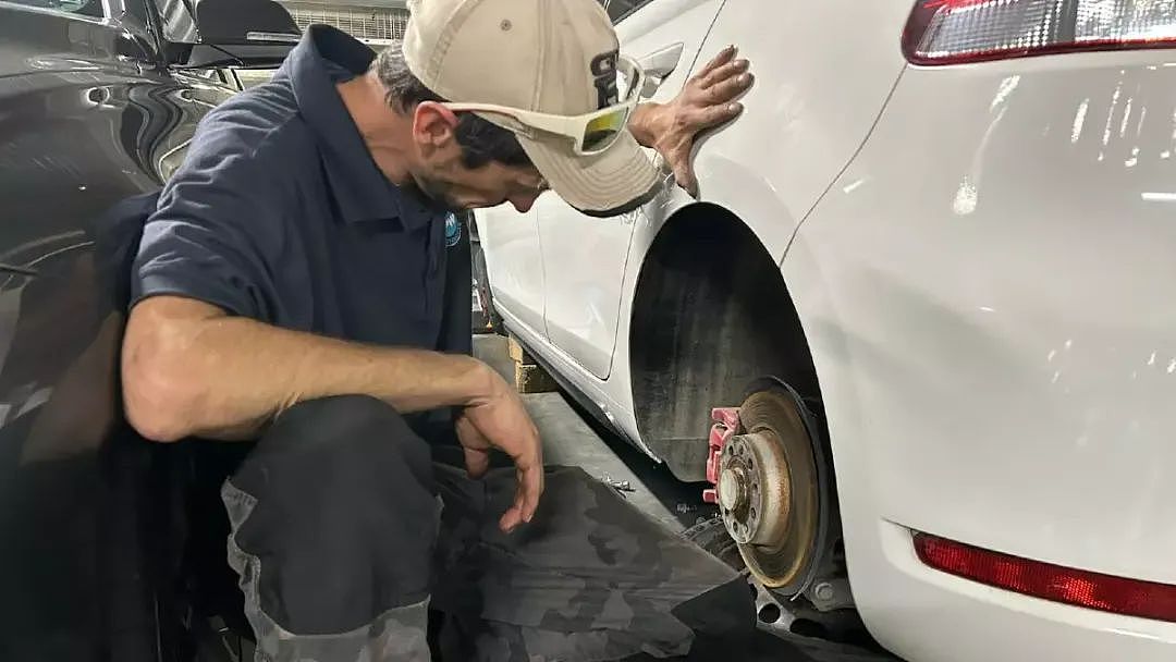 豪车丛中偏偷老车?堪培拉深夜上演轮胎盗窃奇案!(组图) - 3