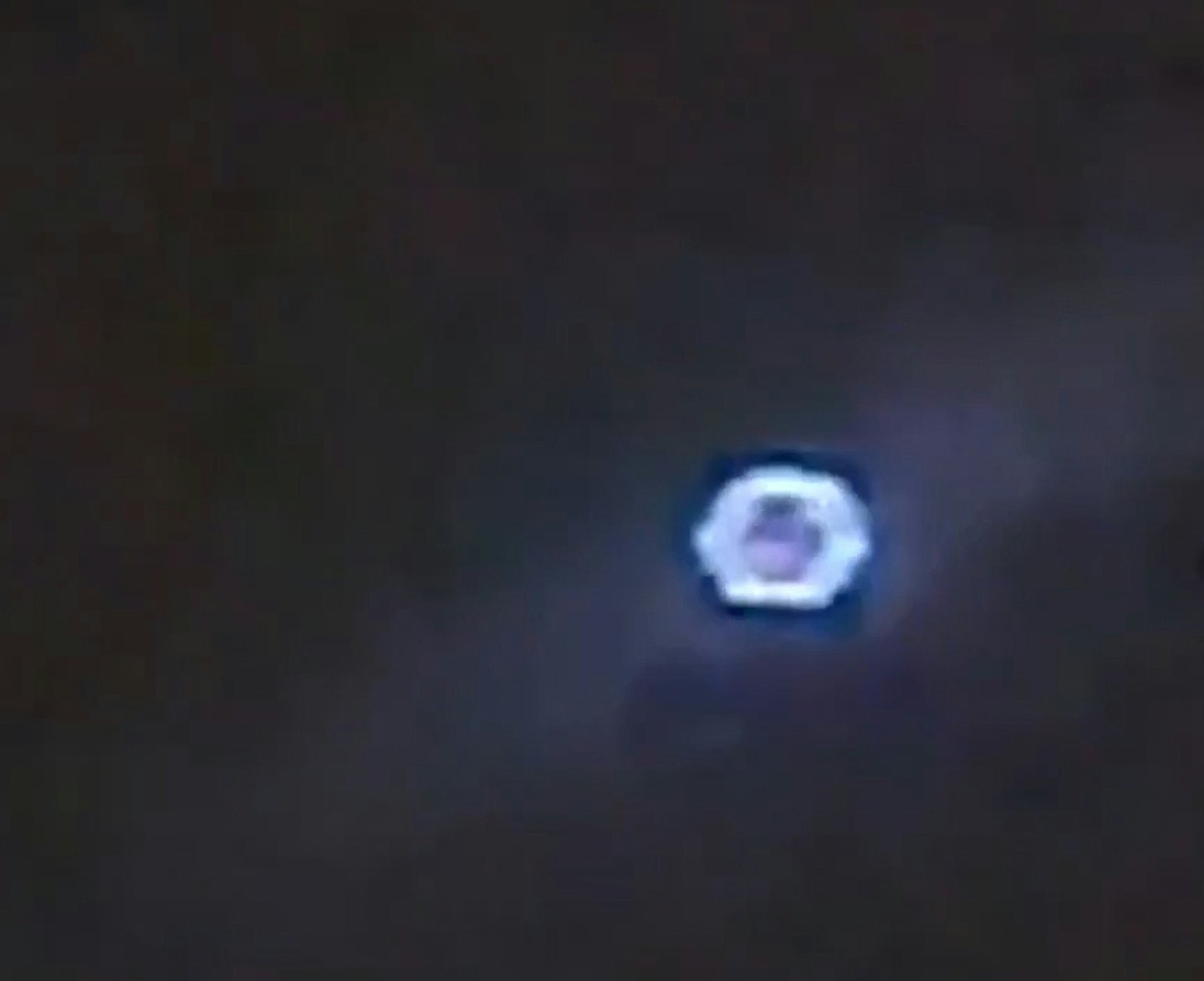 美国加州惊现变形UFO!盘旋15分钟从六角形变圆形亮如满月(视频/组图) - 3