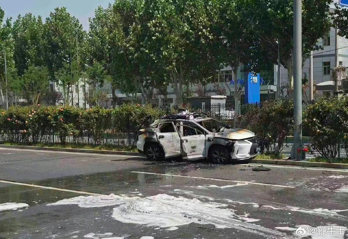 小马智行无人车碰撞后自燃？企业回应：电池老化导致，无人伤亡（组图） - 3