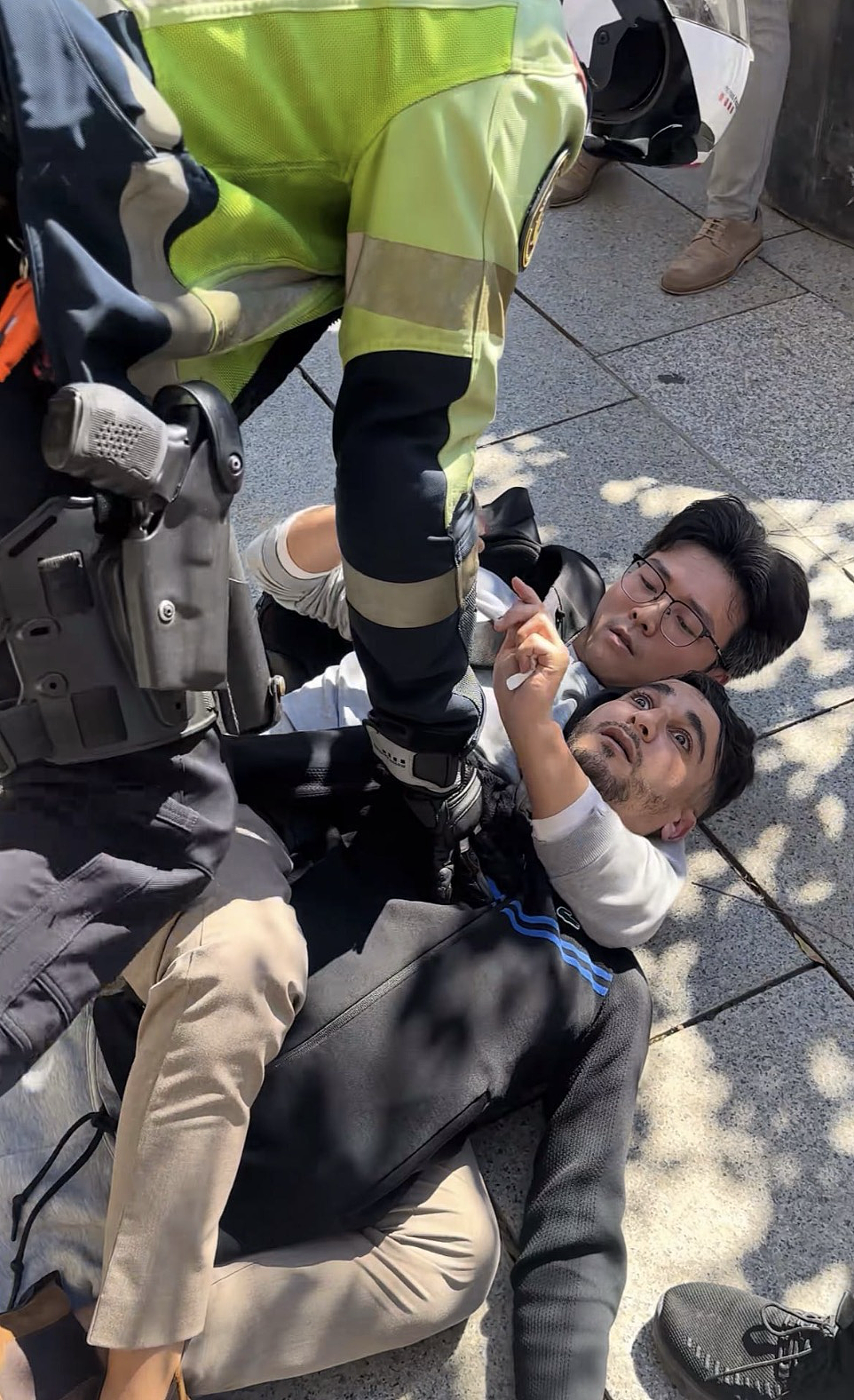 中国人都会武的秘密藏不住了,遇到这一届中国留子,欧洲小偷算是踢到铁板了(组图) - 1