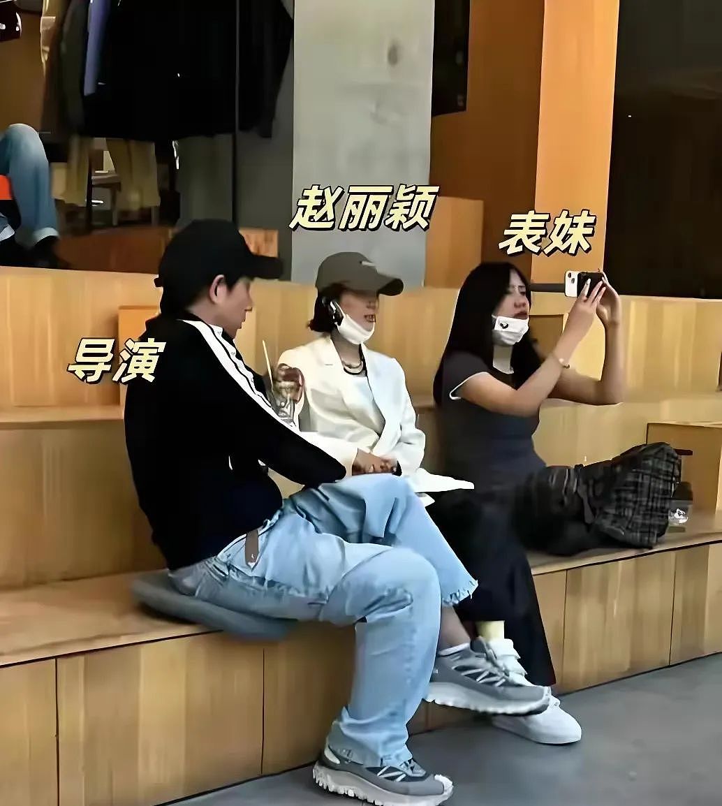 赵丽颖新恋情曝光,与大4岁导演赵德胤相恋,细节被扒超出好友关系(组图) - 3