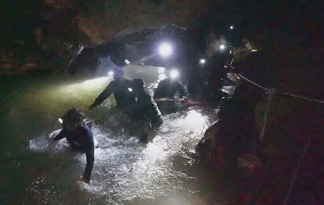 追踪马斯克火箭基地、闯进泰国洞穴救援:华裔“最狠”夫妻,勇夺奥斯卡(组图) - 28