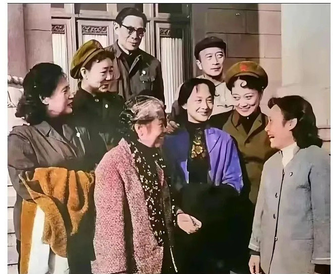 老演员们的罕见旧照，99%的人从未见过（组图） - 3