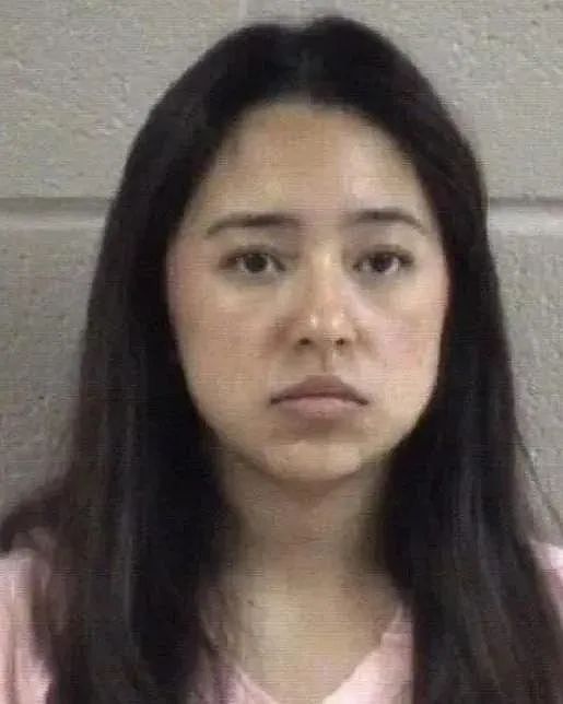 全美热议！警察抓错人了，“清纯”女大学生没闯红灯，但仍将被驱逐出境（组图） - 3