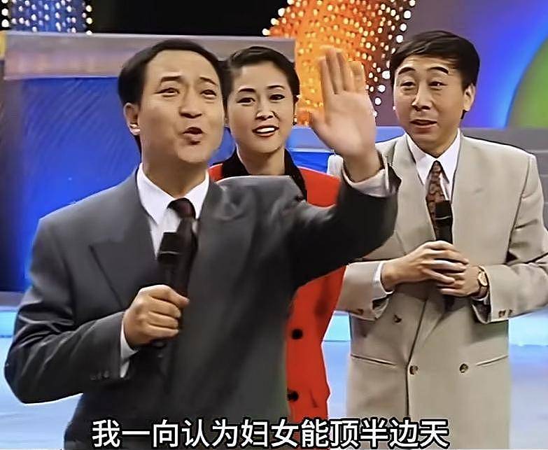 77岁牛群坐地铁被偶遇！满头白发老态尽显，变化太大难认出（组图） - 10