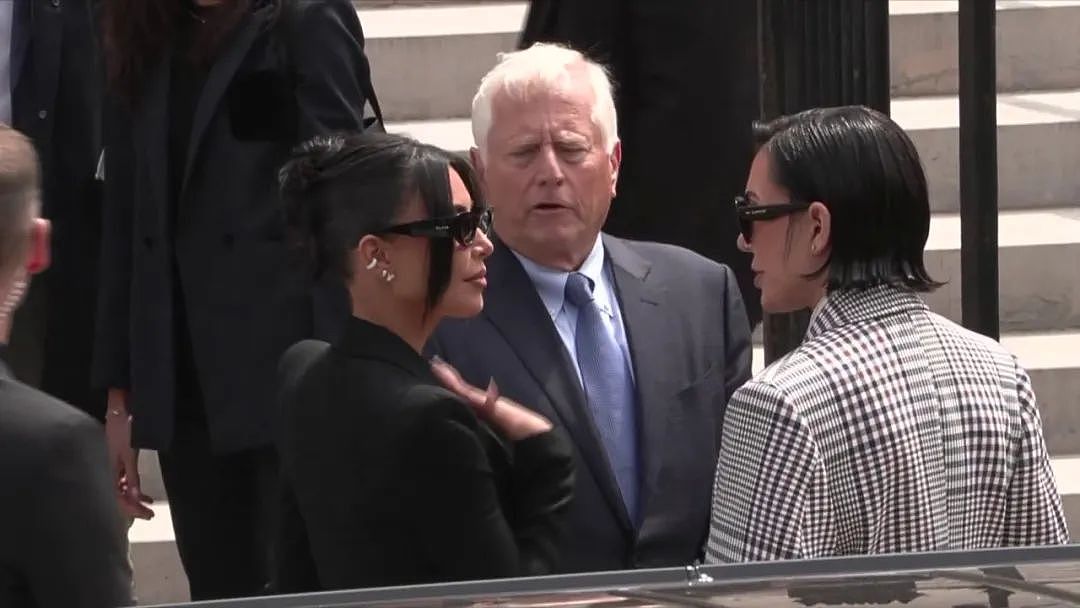 金卡戴珊现身巴黎法庭，总统都没她排场大！全身赤裸，被枪抵头，她哭着说出真相…（组图） - 14