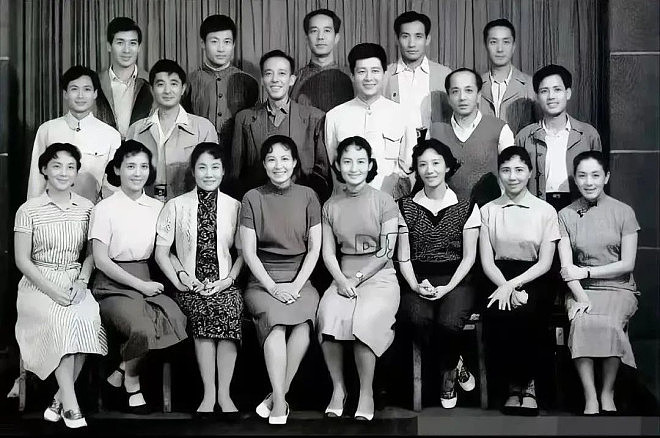 老演员们的罕见旧照，99%的人从未见过（组图） - 6
