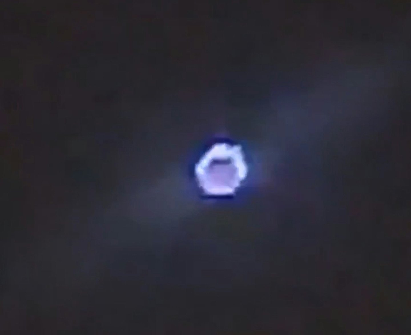 美国加州惊现变形UFO!盘旋15分钟从六角形变圆形亮如满月(视频/组图) - 4
