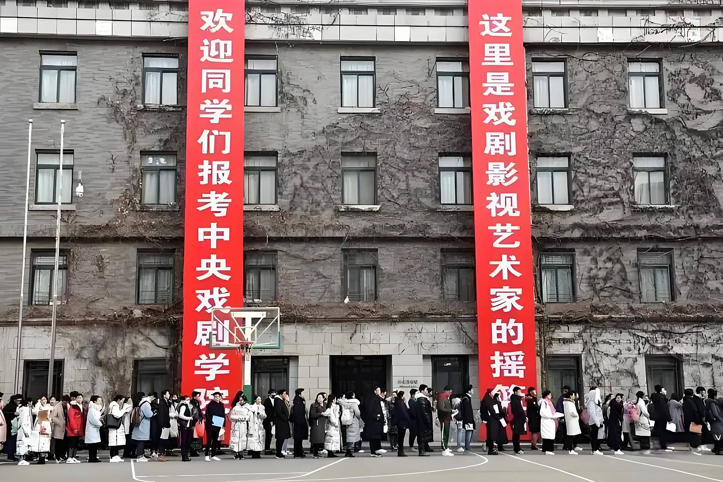 她是央视著名导演，是张纪中的第二任妻子，离婚9年现状如何（组图） - 4