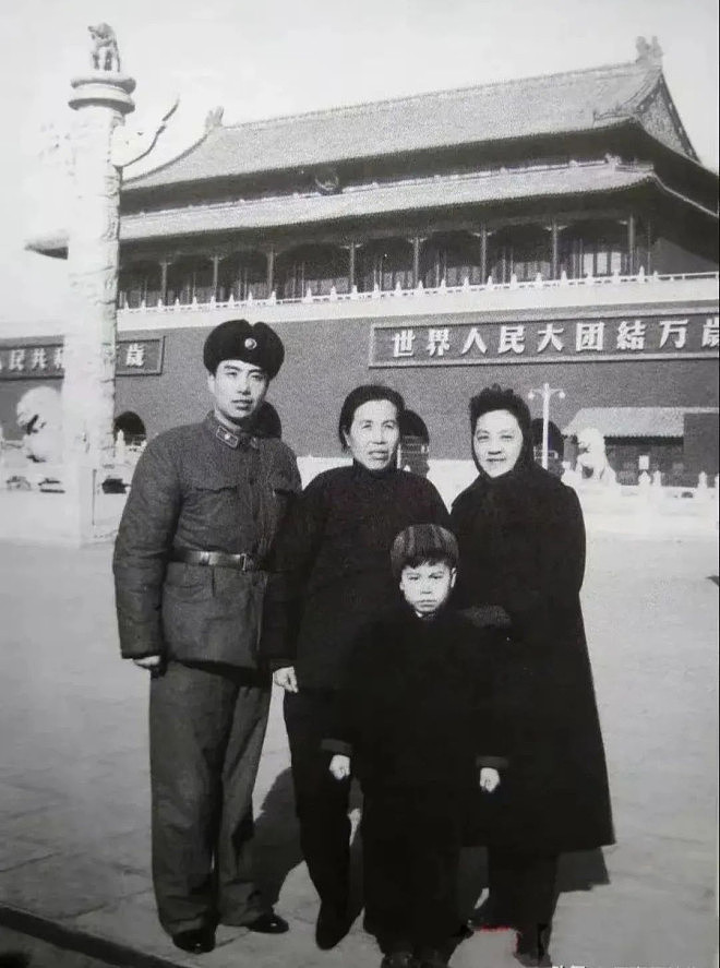 老演员们的罕见旧照，99%的人从未见过（组图） - 8