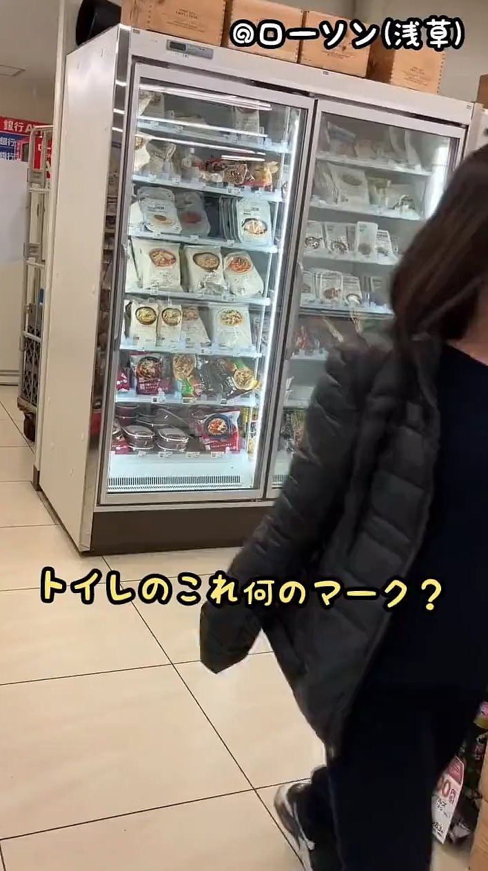 日女当街便溺影像疯传,裙摆当厕纸!日本网民:中国游客扮的(视频/组图) - 11