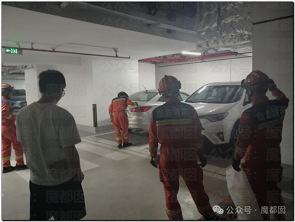 热传!某地城中村超多美丽小姐姐站在家门口形成靓丽风景线(视频/组图) - 19