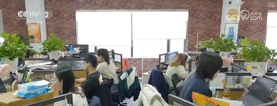 美国人疯狂抢货,中国商家抢生产!义乌商户:朋友圈都炸掉了,接下来15天要大干(组图) - 3