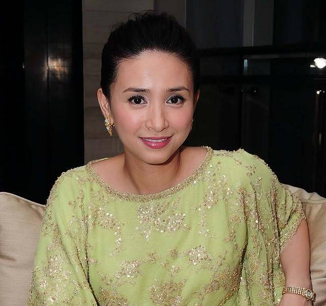 香港知名女星独享8层独立屋，老公在睡梦中猝死（组图） - 1