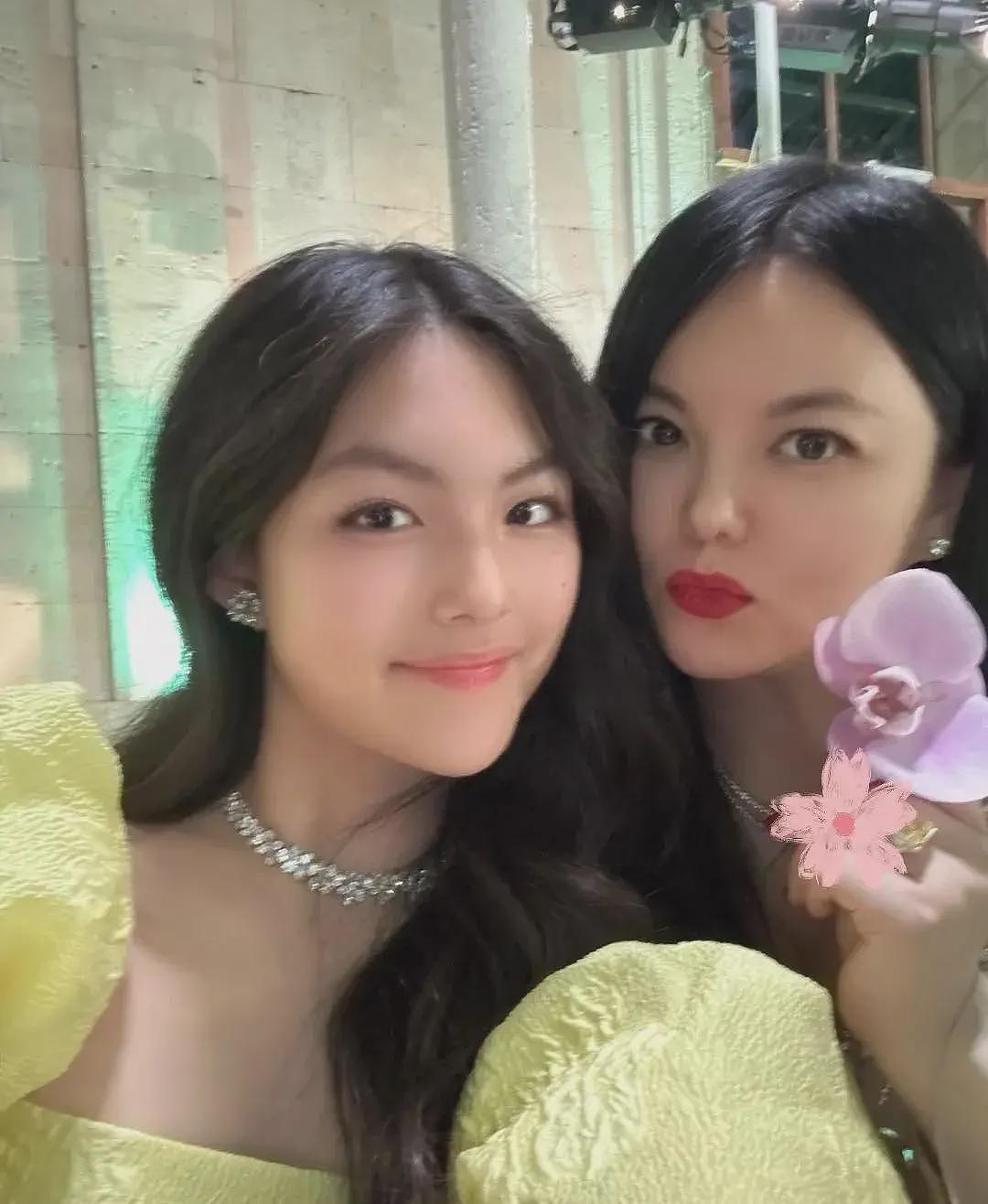 李湘母女和英王室成员同框！李湘身穿亮片礼服像贵妇，大赞卡米拉王后（组图） - 18