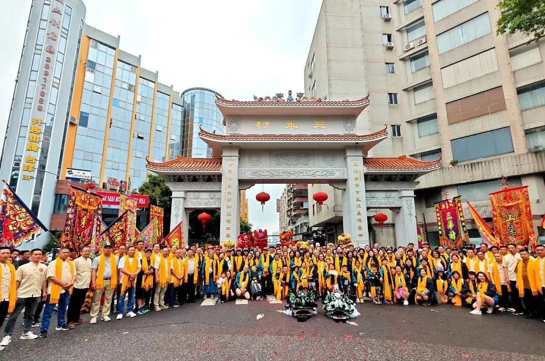 新西兰第6代华人后代回乡祭祖,“根本不像中国人!”很多人围观……(组图) - 2