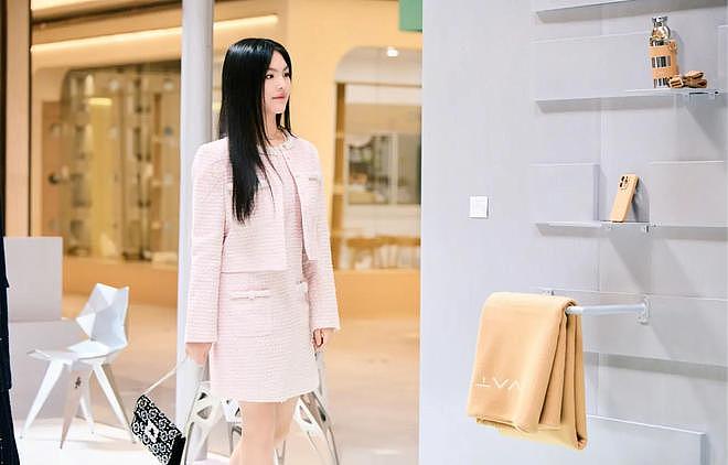 王诗龄进英国名流圈，和卡米拉热聊和公主合影，曾入住安妮同校舍（组图） - 17