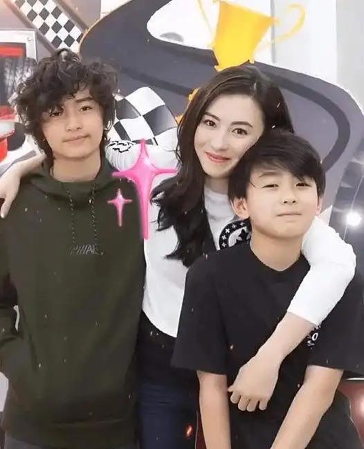 张柏芝现身阿那亚被偶遇,路人视角状态超好,生图曝光不显老(组图) - 7