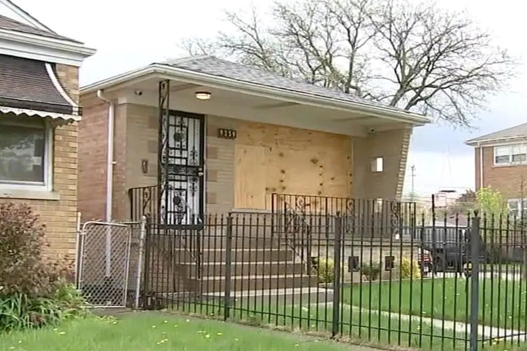 房子莫名被陌生人强占,老哥直接用魔法打败魔法:我住进去当你室友,看谁耗得过谁!(组图) - 3