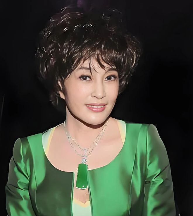 刘晓庆被举报偷税!预估金额近70万,2天前刚戴大翡翠上戛纳红毯(组图) - 13