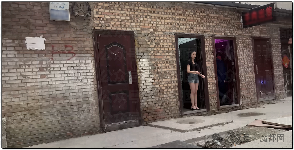 热传!某地城中村超多美丽小姐姐站在家门口形成靓丽风景线(视频/组图) - 37