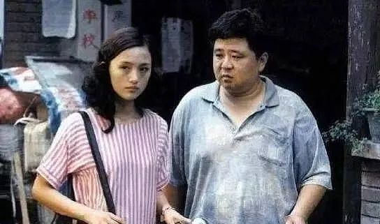 【情感】辛柏青新片杀疯了!娶了“国民媳妇”幸福恩爱,为了女儿弃演《潜伏》不后悔(组图) - 10