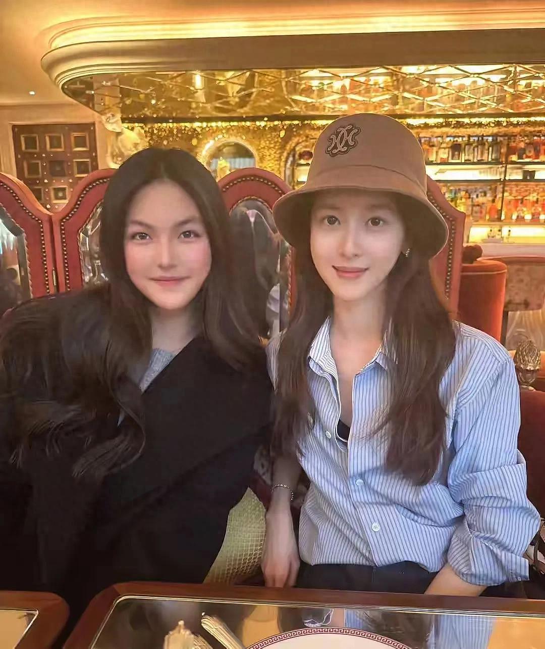 李湘母女和英王室成员同框！李湘身穿亮片礼服像贵妇，大赞卡米拉王后（组图） - 1