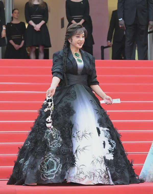 戛纳红毯中国明星出尽洋相，摆造型无人问津，轮番被安保驱赶（组图） - 7