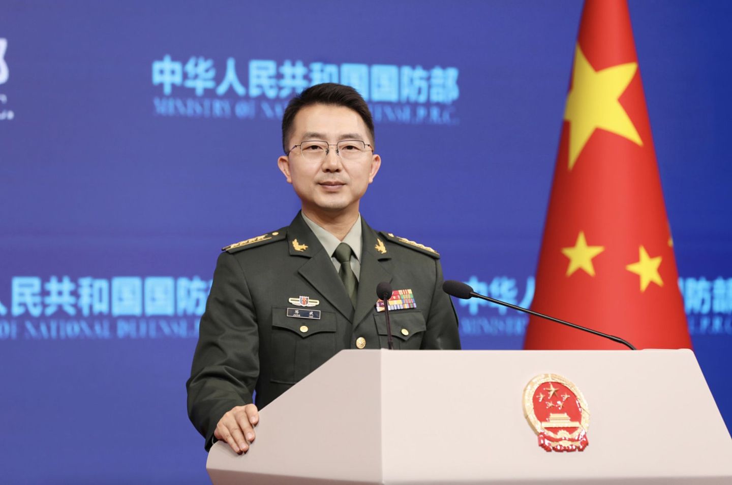 中国国防部80后发言人蒋斌亮相,史上任期最长吴谦另有任用(组图) - 1